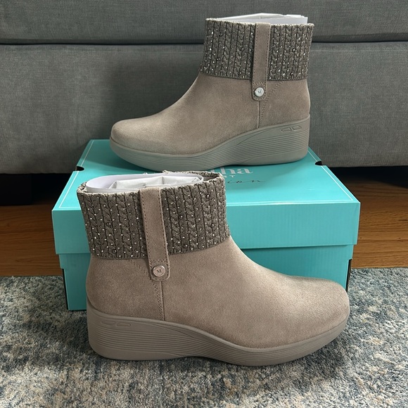 Skechers Martha Stewart Pier Lite Taupe Booties - Picture 1 of 9